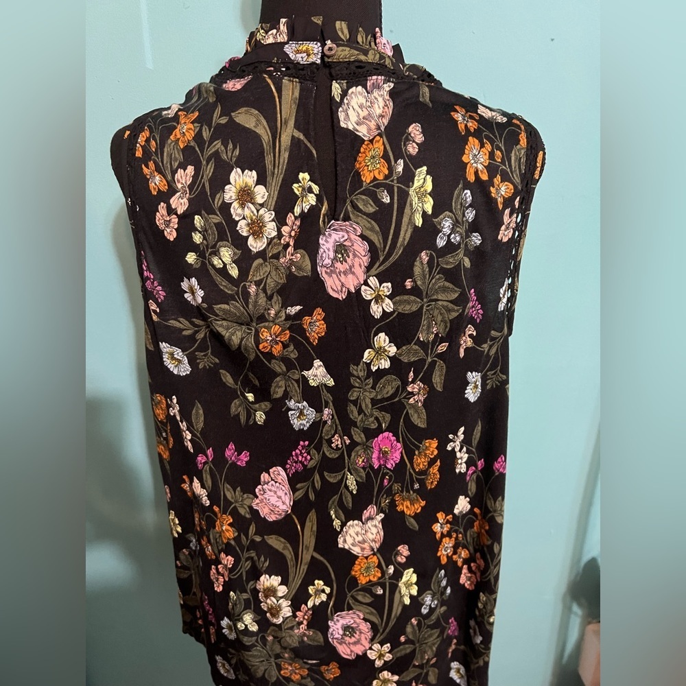 #73 Loft floral top - Picture 4 of 9